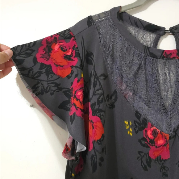 TORRID Studio Knit Lace Inset Short Flutter Sleeve Peplum Top, Dark Floral, 1 1X - Picture 6 of 16